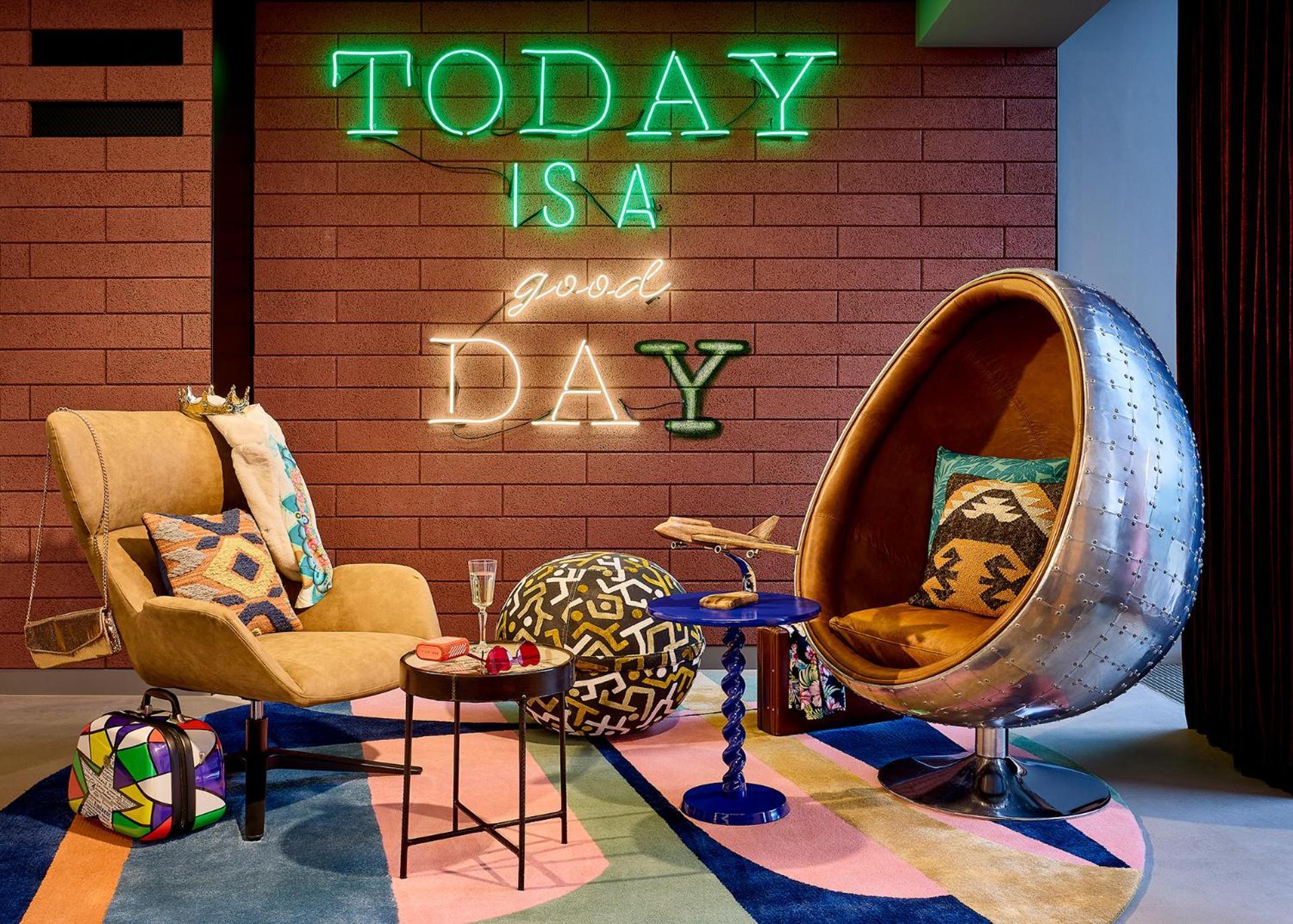 Moxy Luxembourg Airport Hotel Niederanven Buitenkant foto