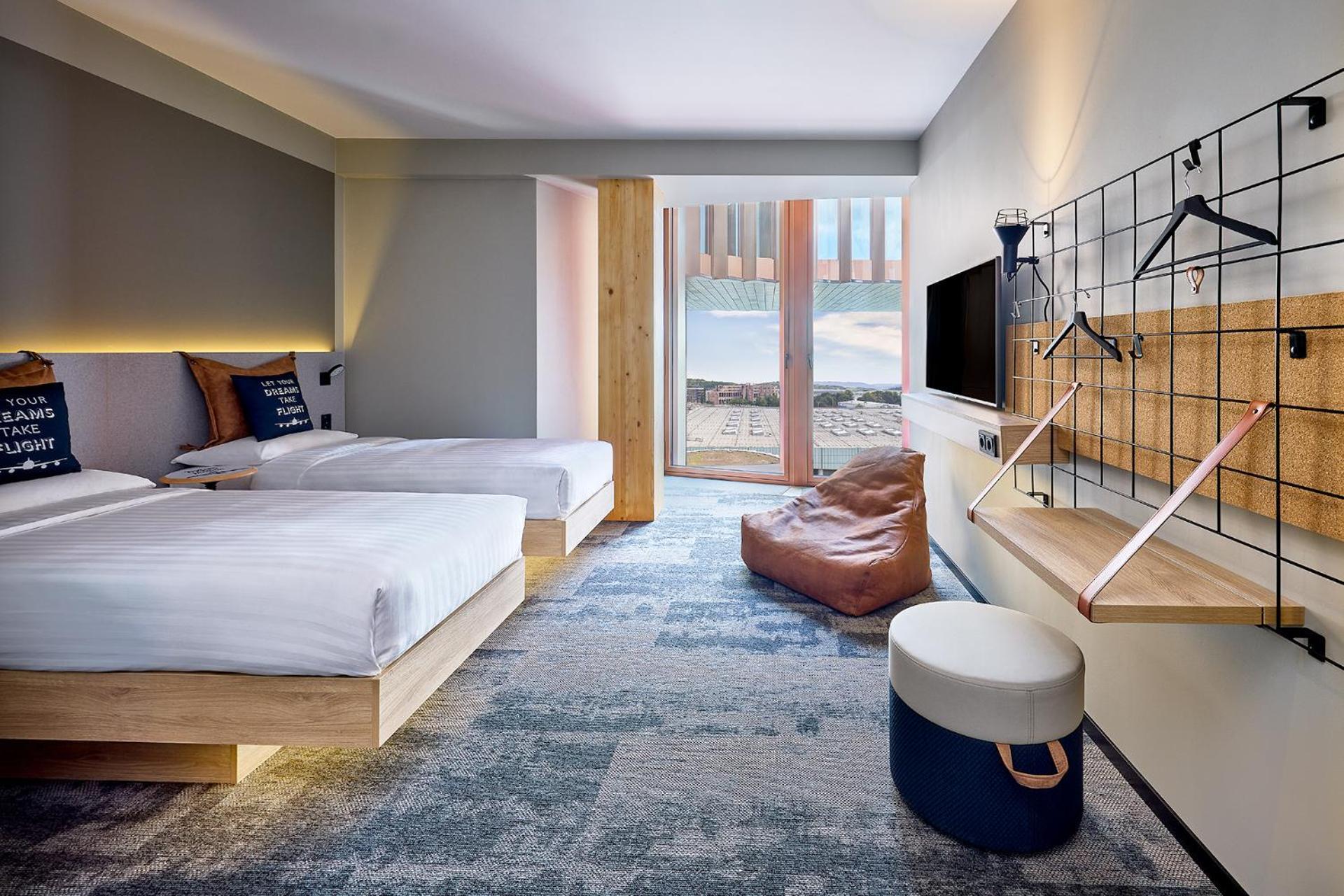 Moxy Luxembourg Airport Hotel Niederanven Buitenkant foto