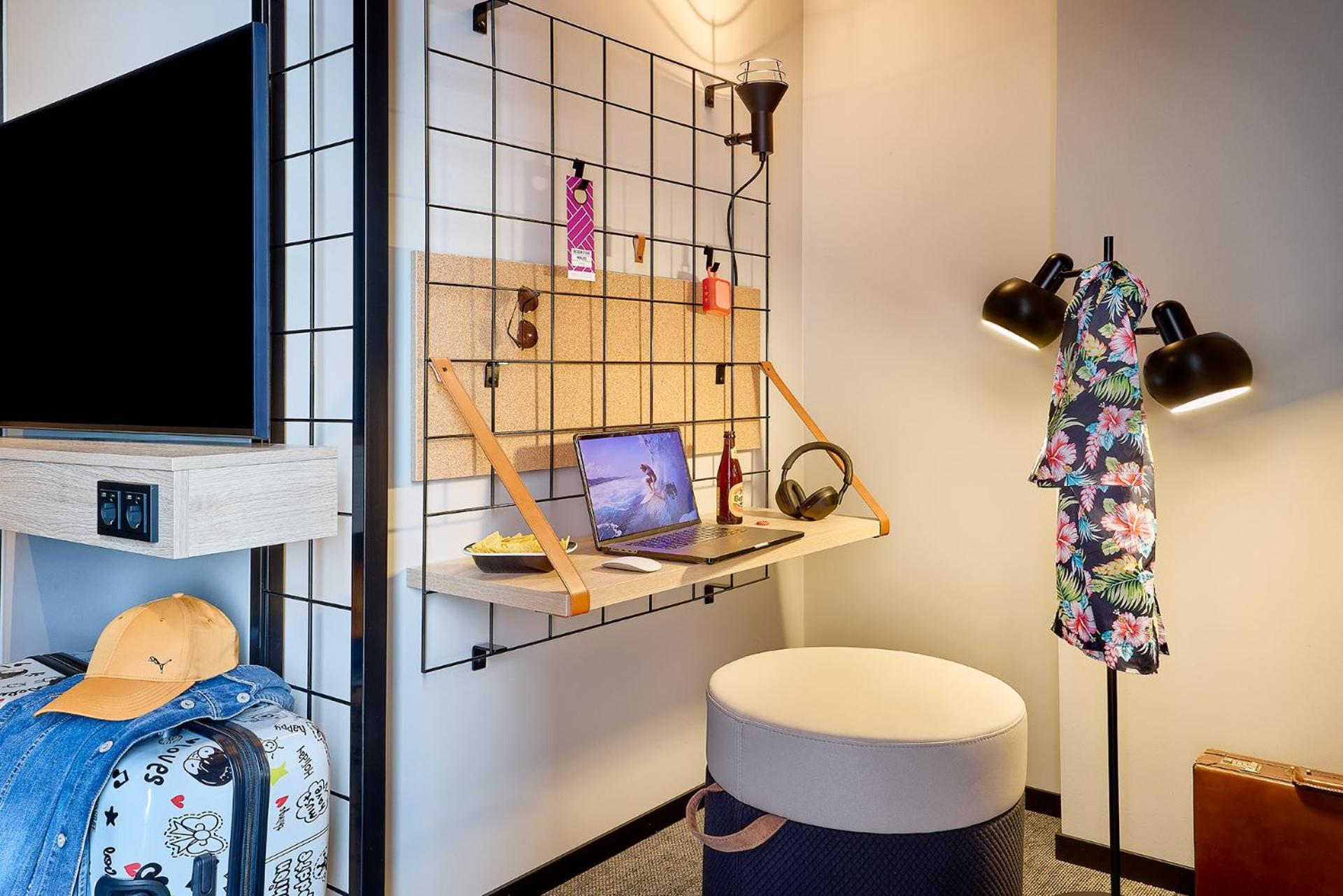 Moxy Luxembourg Airport Hotel Niederanven Buitenkant foto