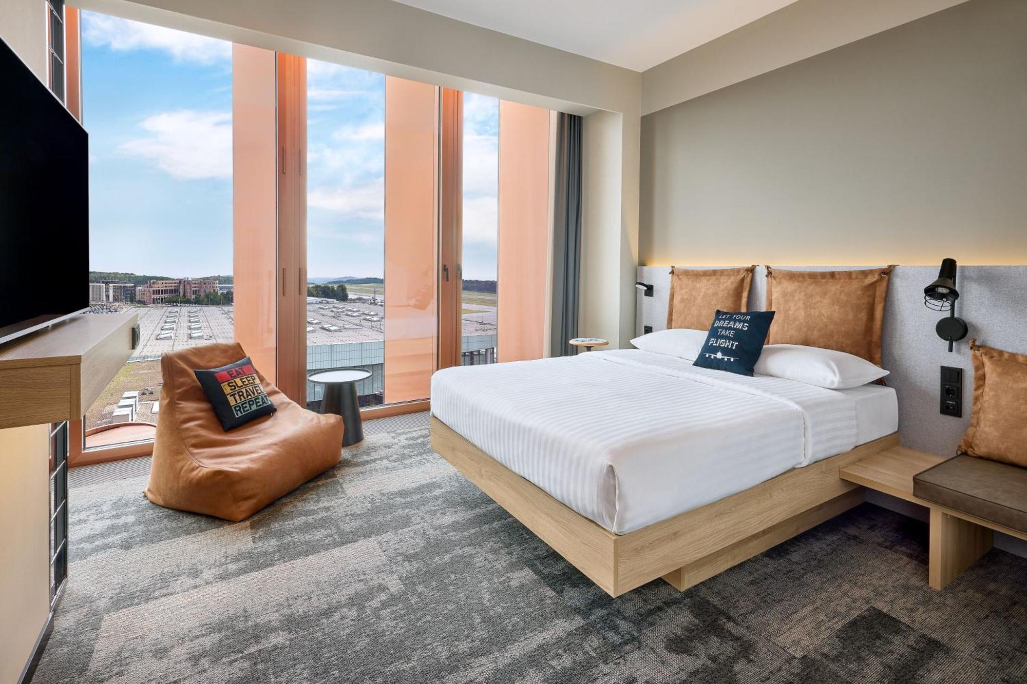 Moxy Luxembourg Airport Hotel Niederanven Buitenkant foto