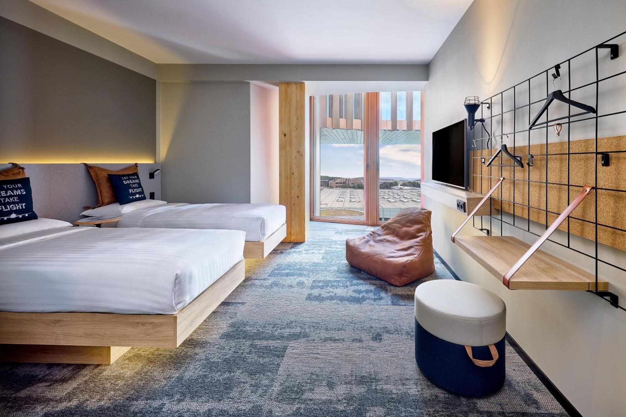 Moxy Luxembourg Airport Hotel Niederanven Buitenkant foto