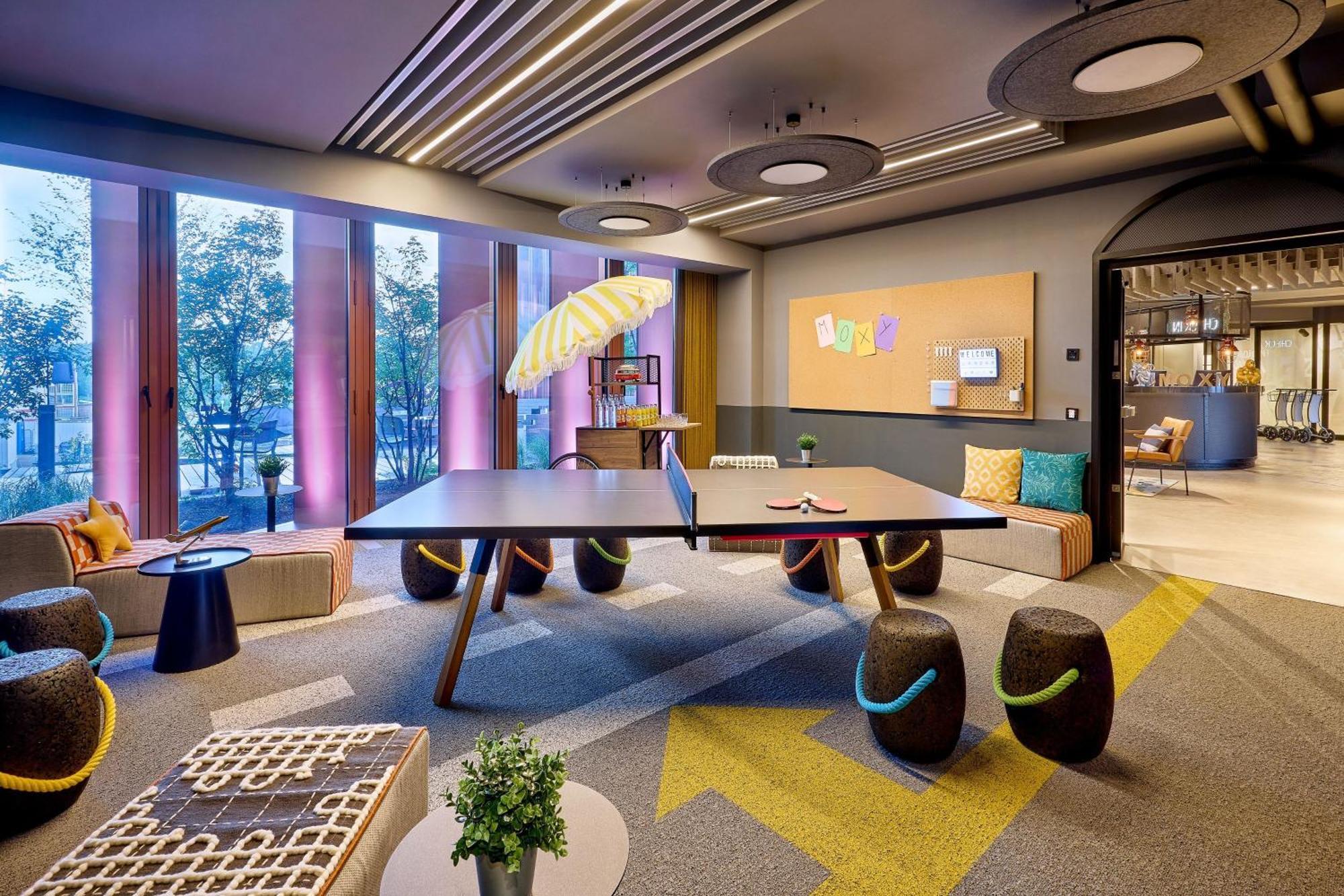 Moxy Luxembourg Airport Hotel Niederanven Buitenkant foto