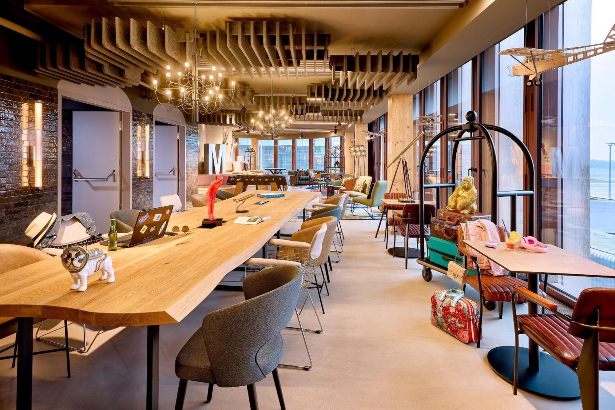 Moxy Luxembourg Airport Hotel Niederanven Buitenkant foto