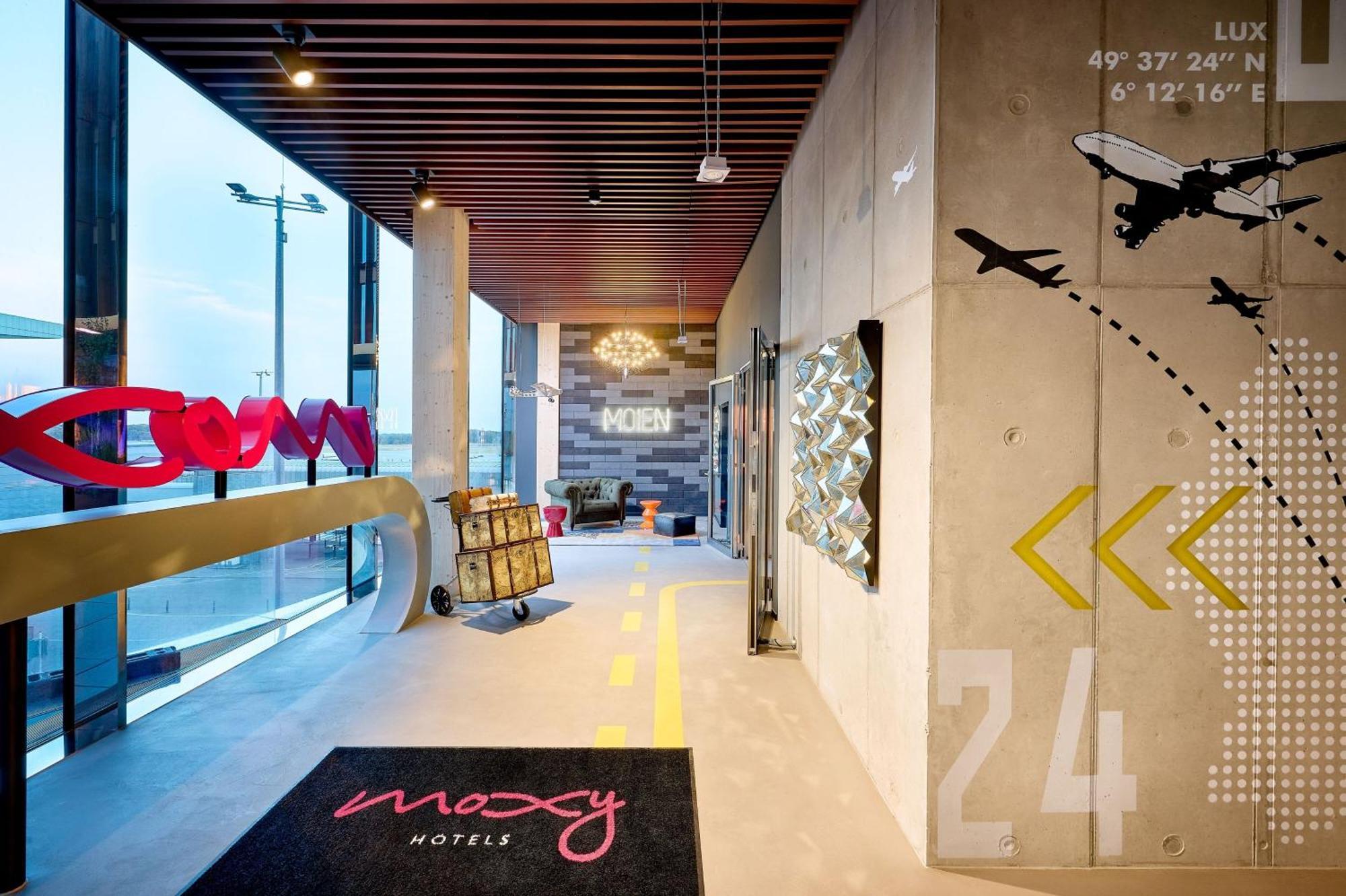 Moxy Luxembourg Airport Hotel Niederanven Buitenkant foto